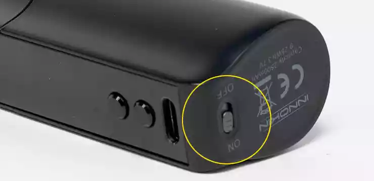 Zoom sur l’interrupteur on/off du Kit Coolfire Z60 de chez Innokin