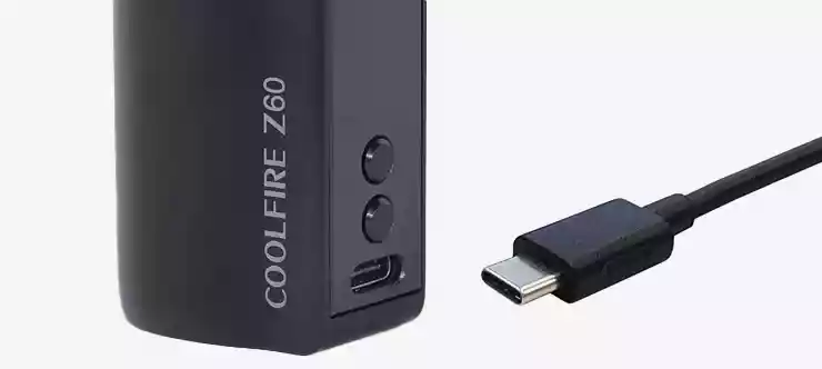 Zoom sur la prise USB-C pour recharger le Kit Coolfire Z60 de chez Innokin
